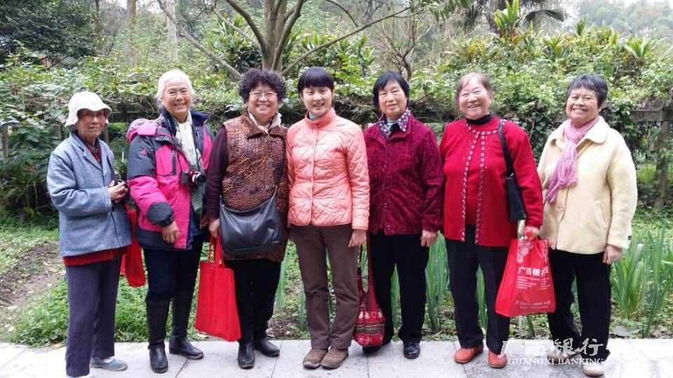 部分退休女同志的合影.jpg