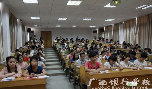 认真听课的学员们.jpg