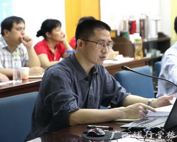 2党委书记周献兴做报告.jpg