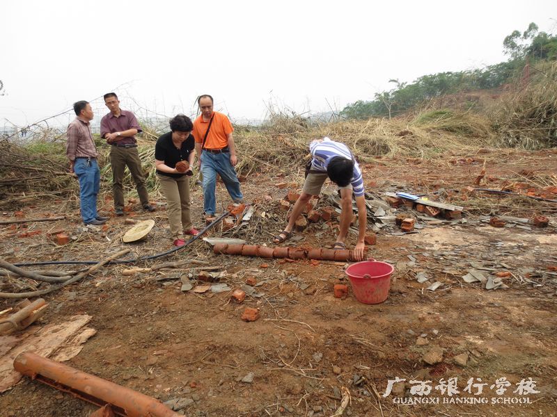 1沈校长亲自察看地质情况.jpg