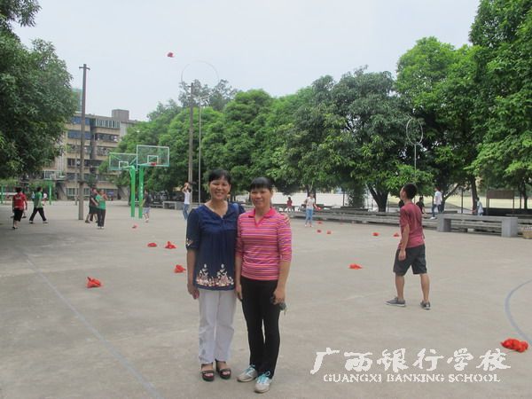 李健萍老师观摩民族体育课程.jpg