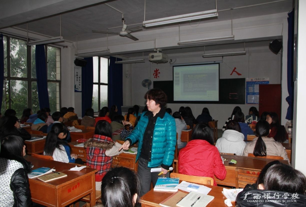 沈校长勉励同学们珍惜学习机会,认真听课.jpg