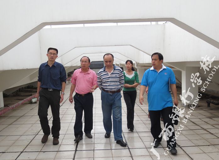 民大张处长带领我校一行参观能源塔.jpg