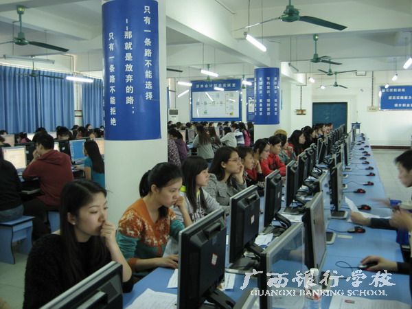 IMG_无纸化考试现场.jpg