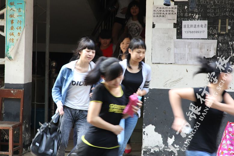 逃生演练瞬间.JPG