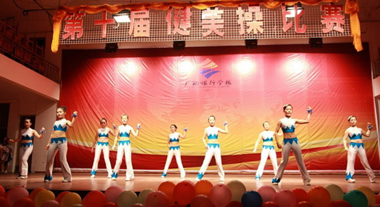 会计1203班《Fashion glamour》.jpg