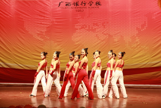 涉农会计1101班《火花》.jpg